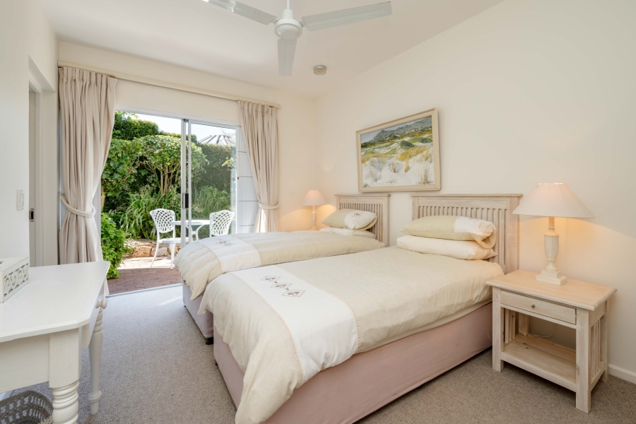 5 Bedroom Property for Sale in Signal Hill Western Cape